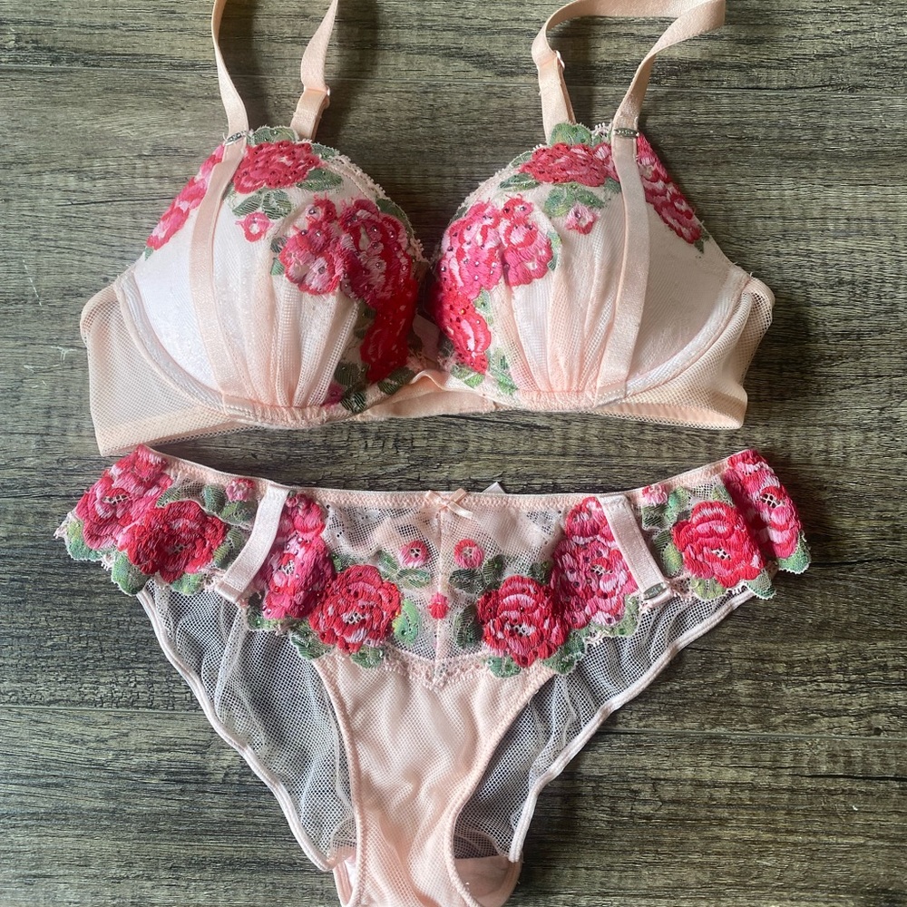 Victoria’s Secret Floral Embroidered Lingerie Set - Pink and Green Size 32C/M - Picture 1 of 17